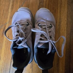 Altra Lone Peak 9 Women's Athletic Shoes in Lavender and Black